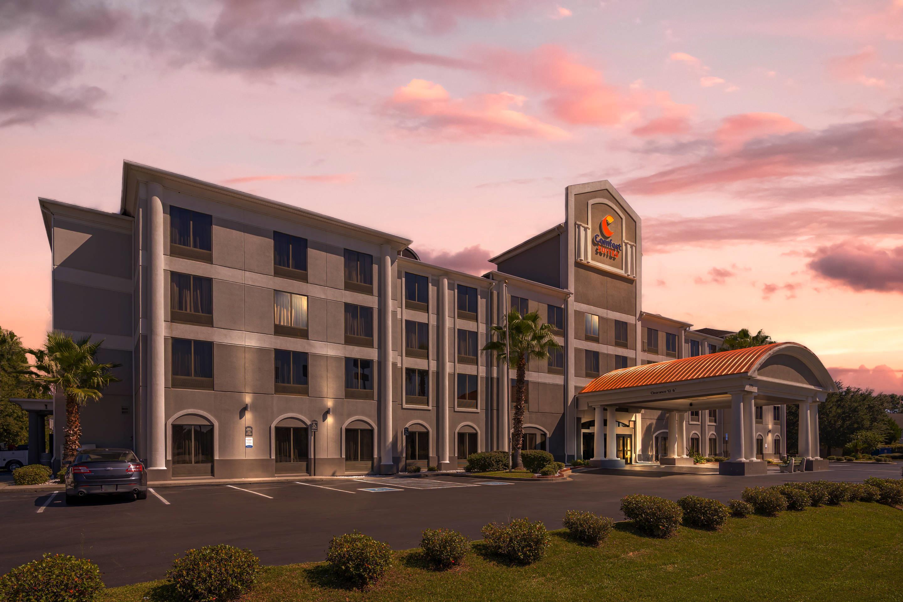 Hotel at Night | Comfort Suites Savannah Gateway I-95