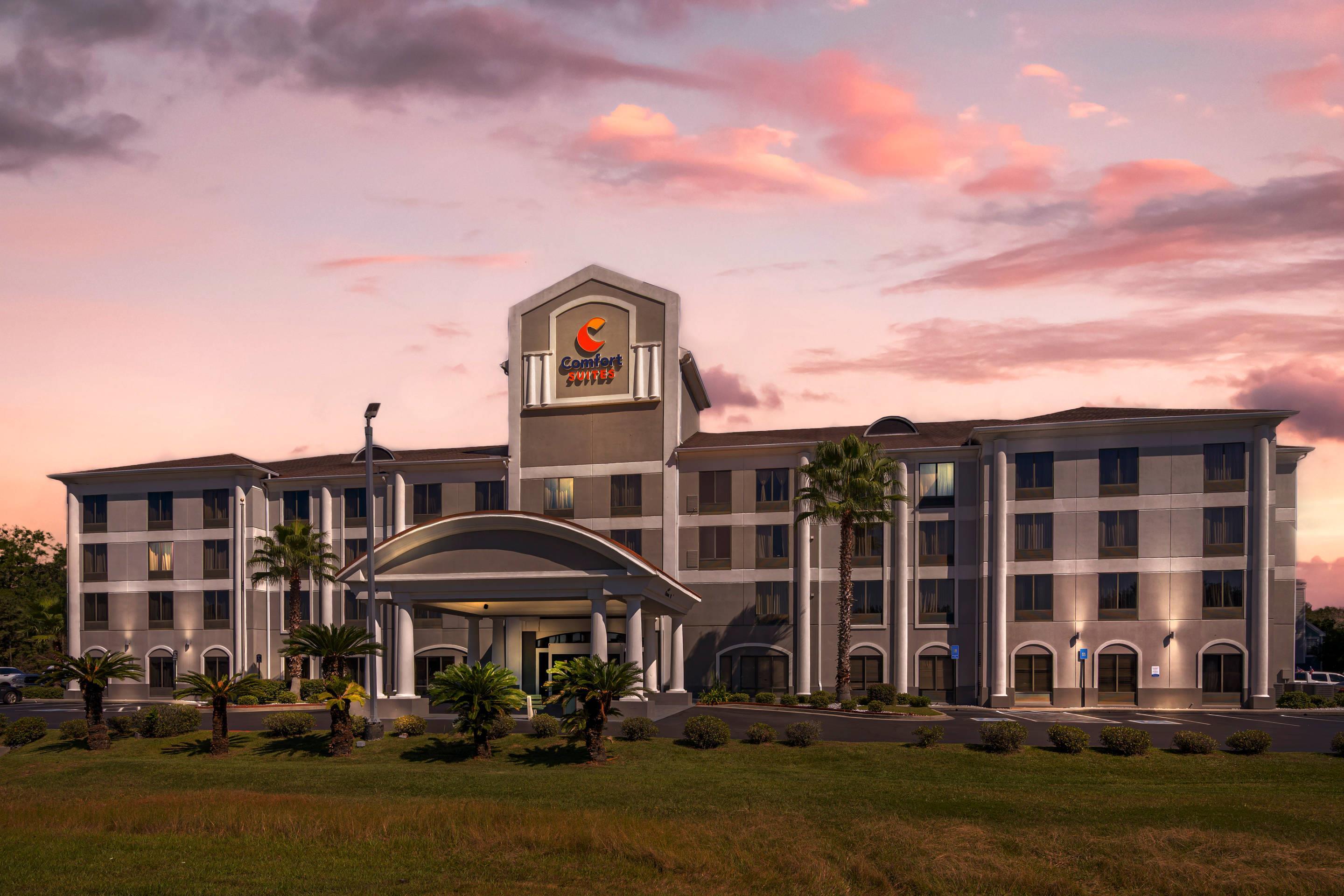 Hotel at Night | Comfort Suites Savannah Gateway I-95