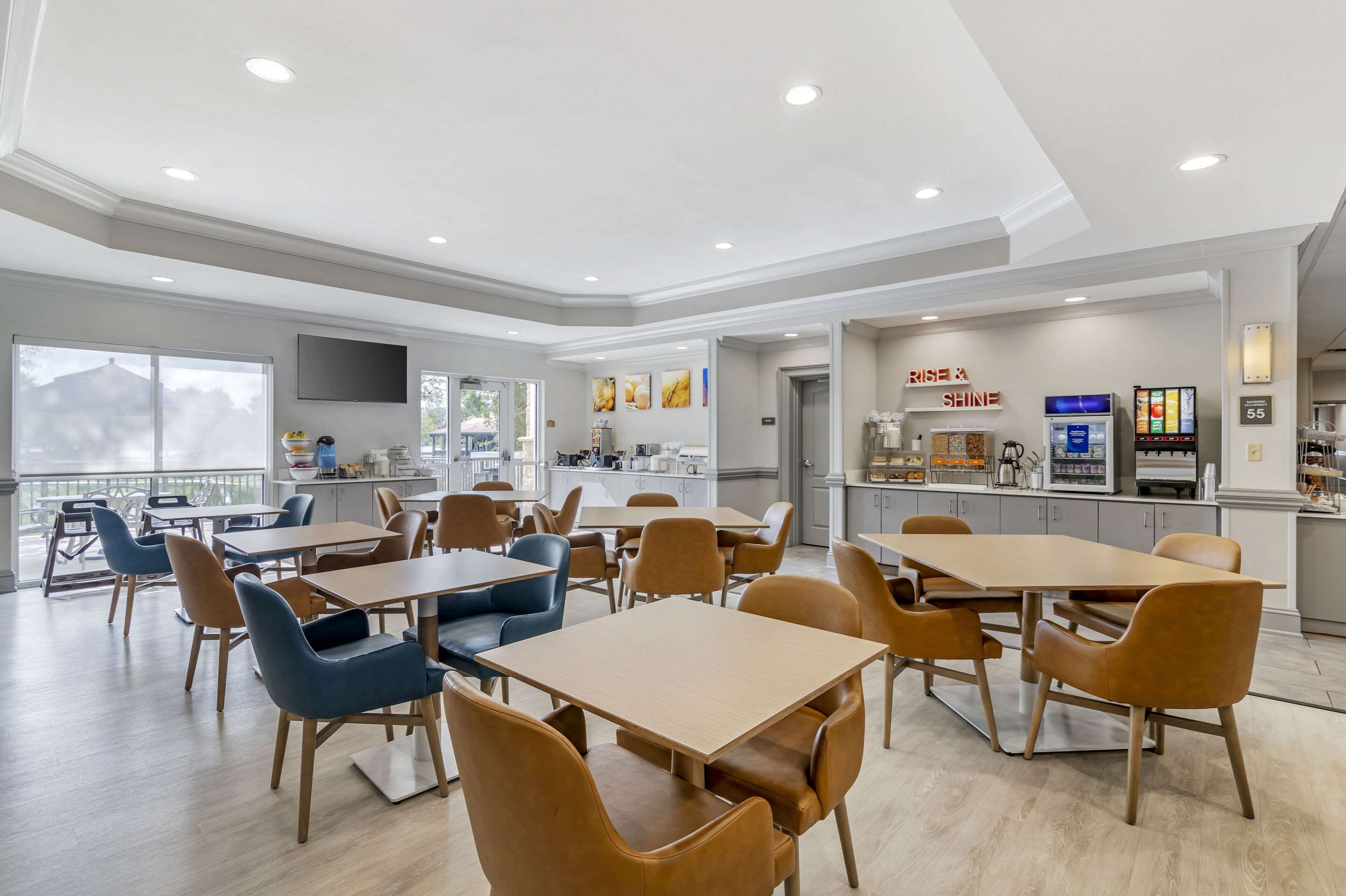 Breakfast area | Comfort Suites