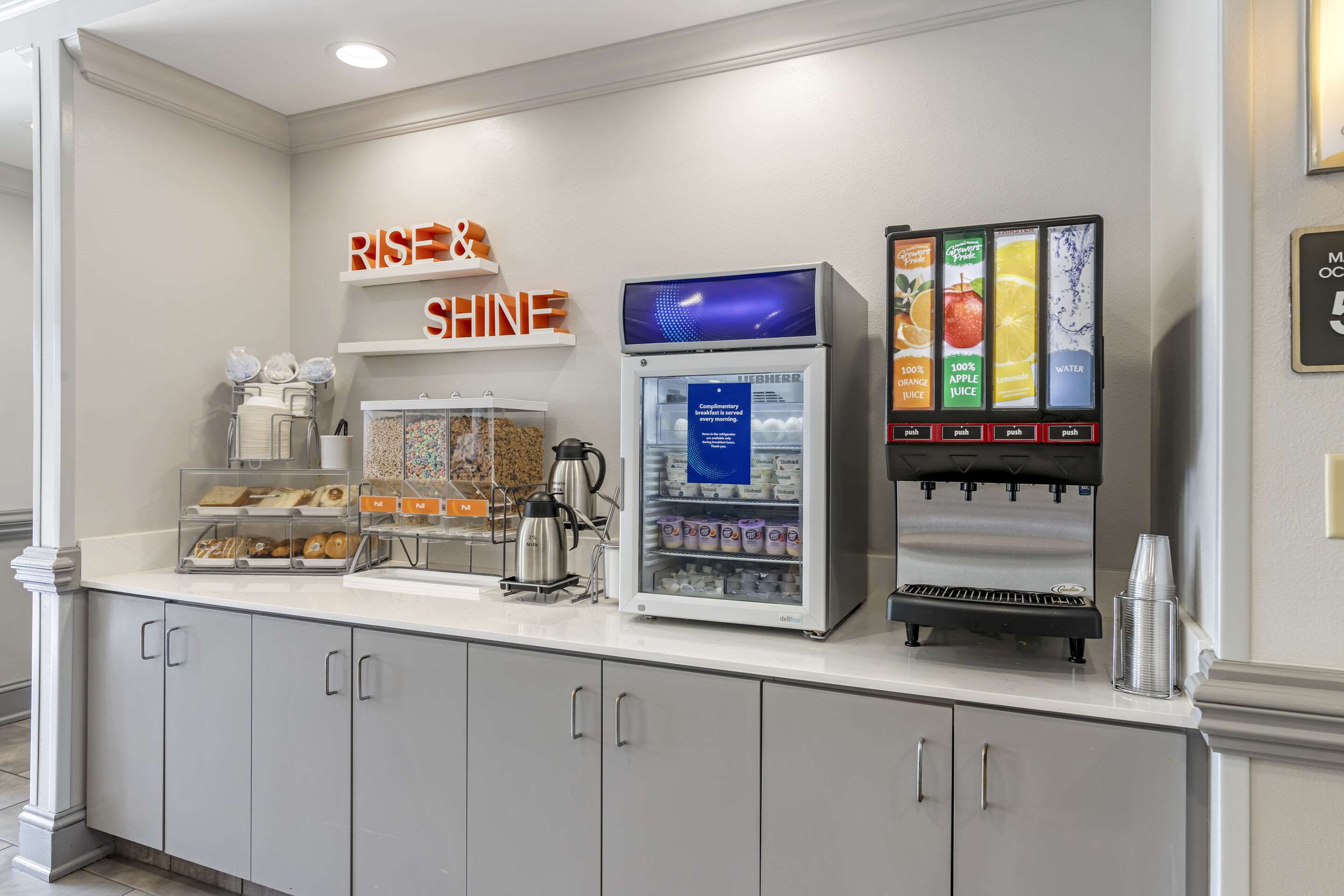 Breakfast area | Comfort Suites