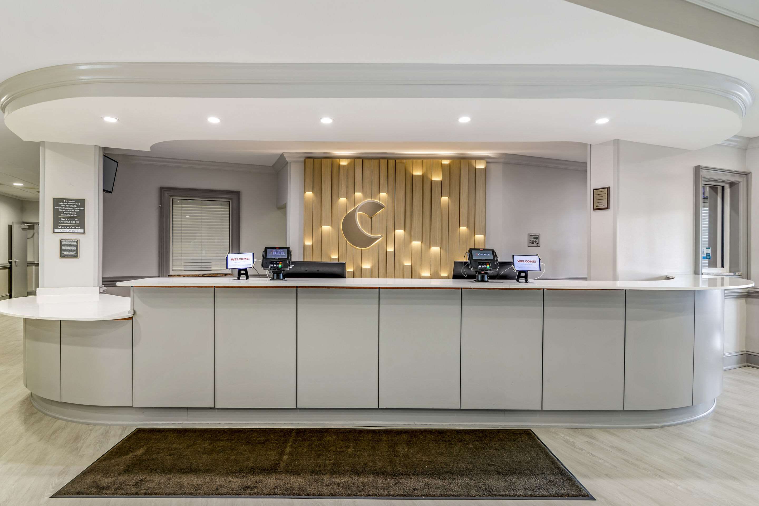 Front desk | Comfort Suites