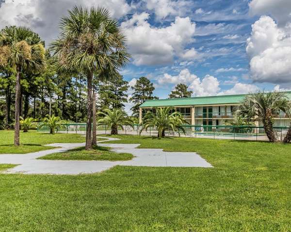 Exterior view - Econo Lodge Douglas