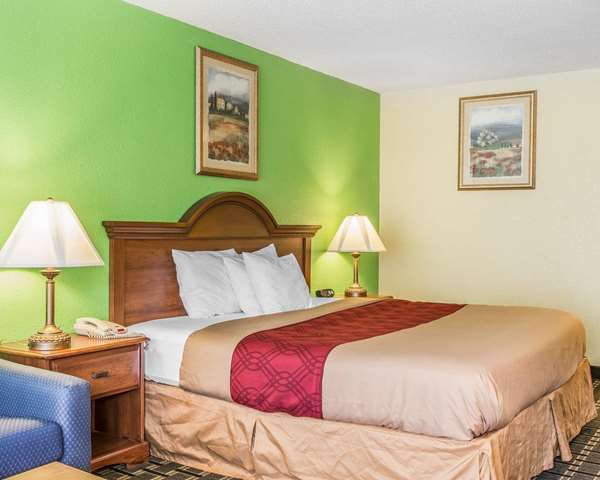  - Econo Lodge Douglas