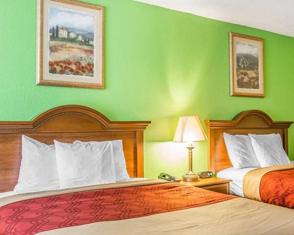  - Econo Lodge Douglas