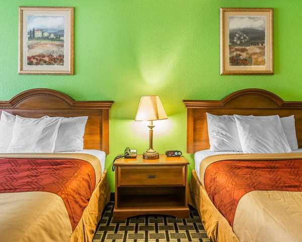  - Econo Lodge Douglas