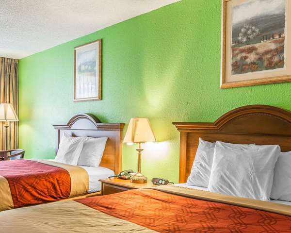  - Econo Lodge Douglas