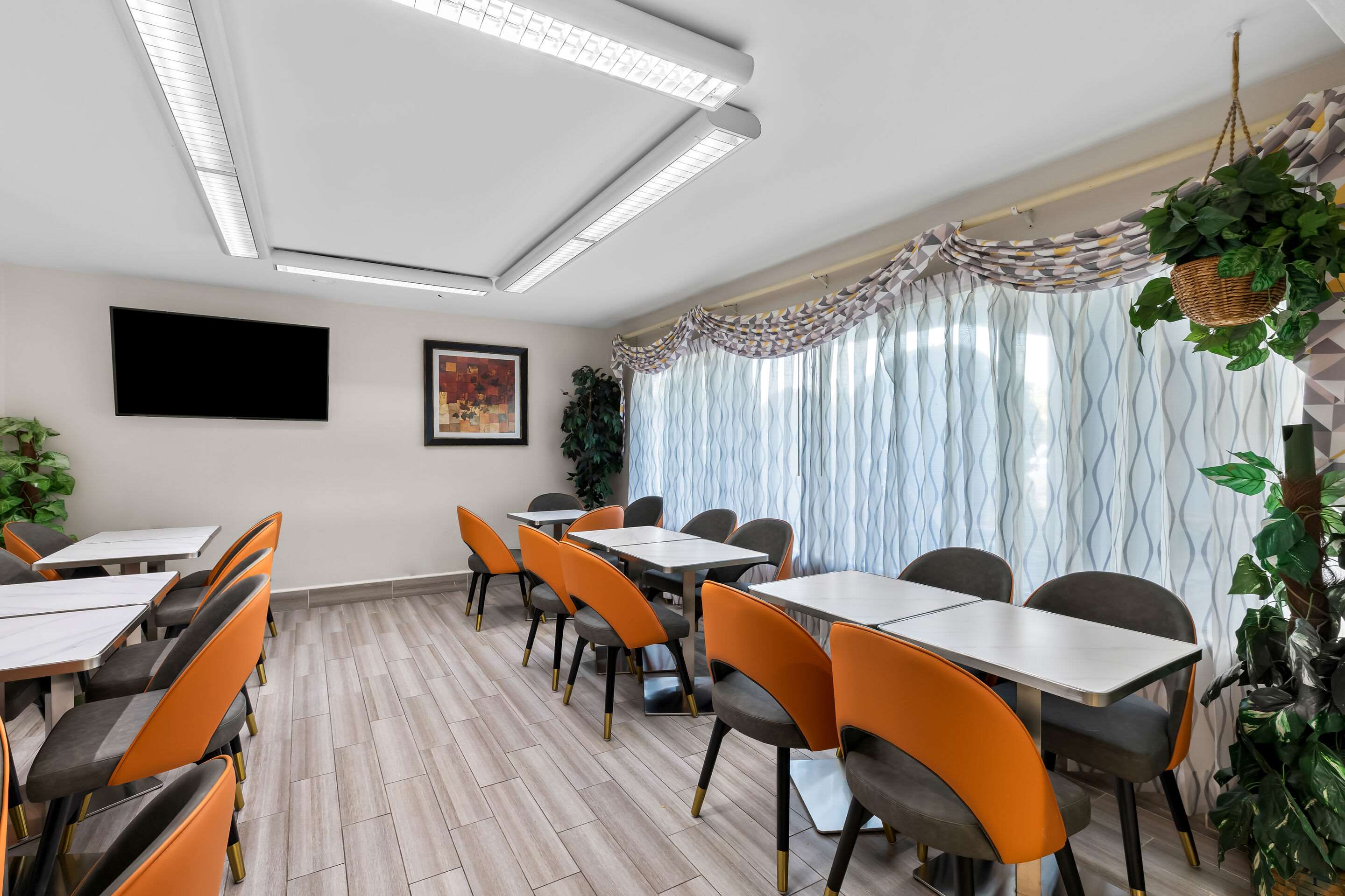 Enjoy breakfast in this seating area | Quality Inn Northlake