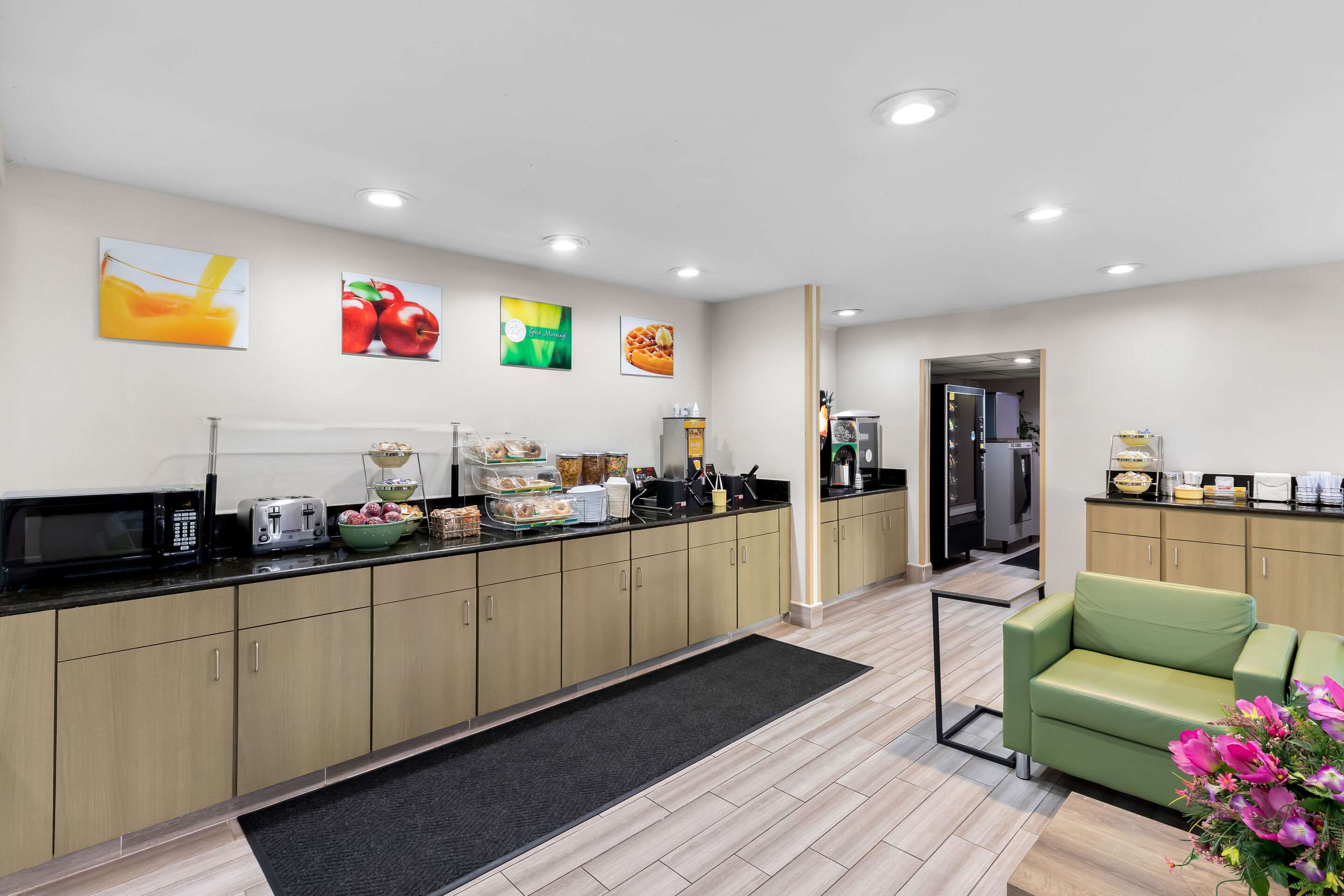 Assorted breakfast items | Quality Inn Northlake