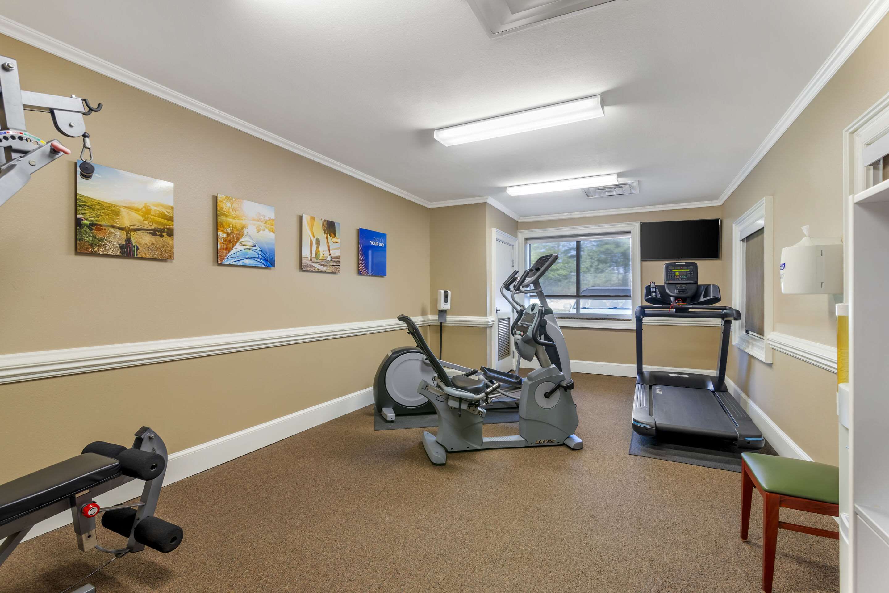 Exercise room | Comfort Inn & Suites