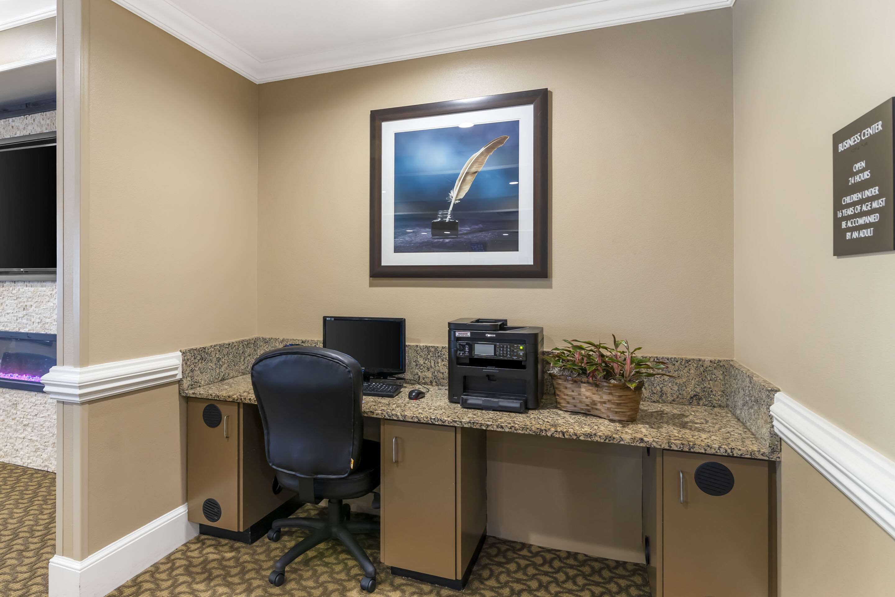 Computer in the lobby | Comfort Inn & Suites