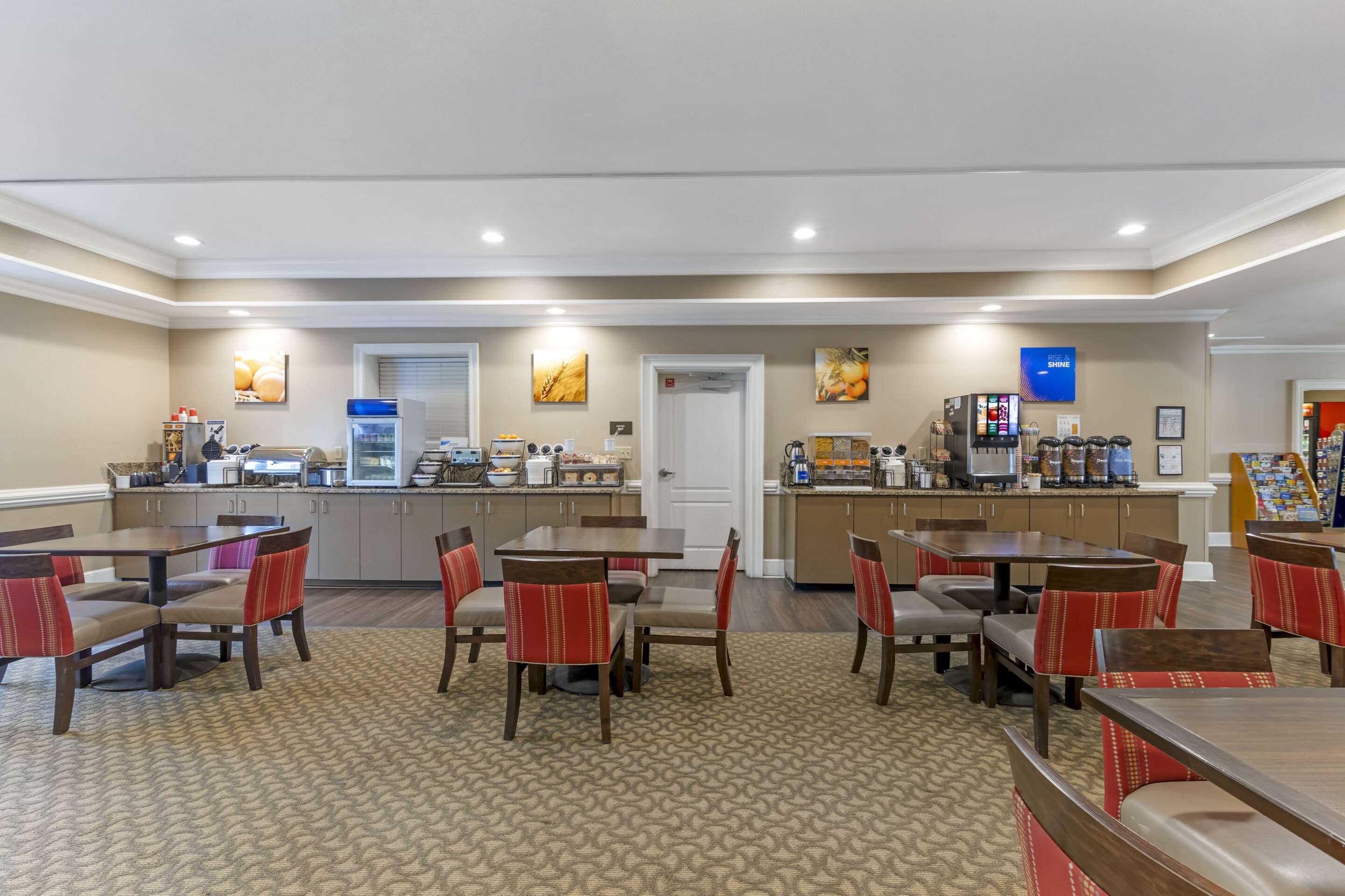 Breakfast area | Comfort Inn & Suites