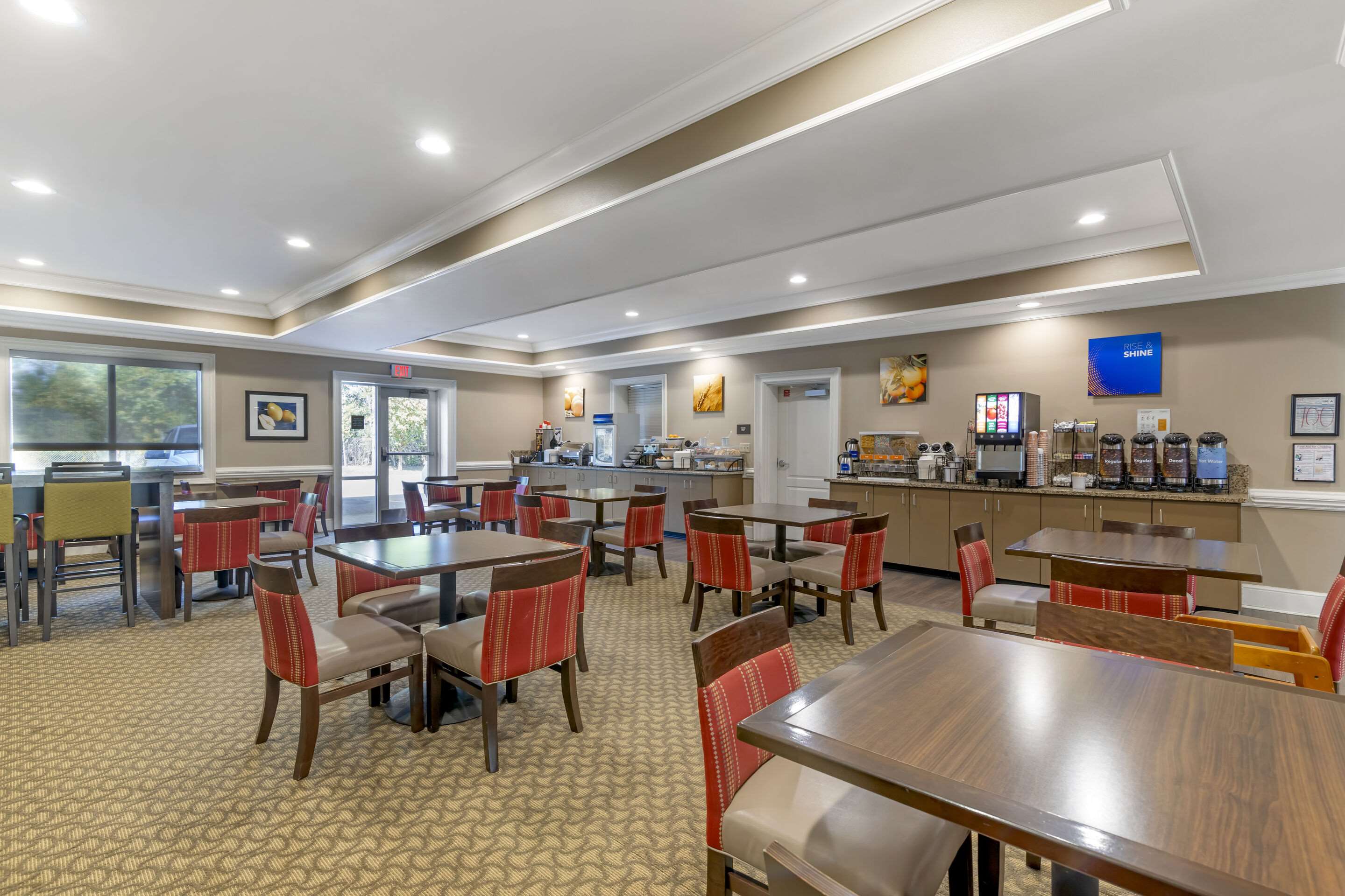 Breakfast area | Comfort Inn & Suites