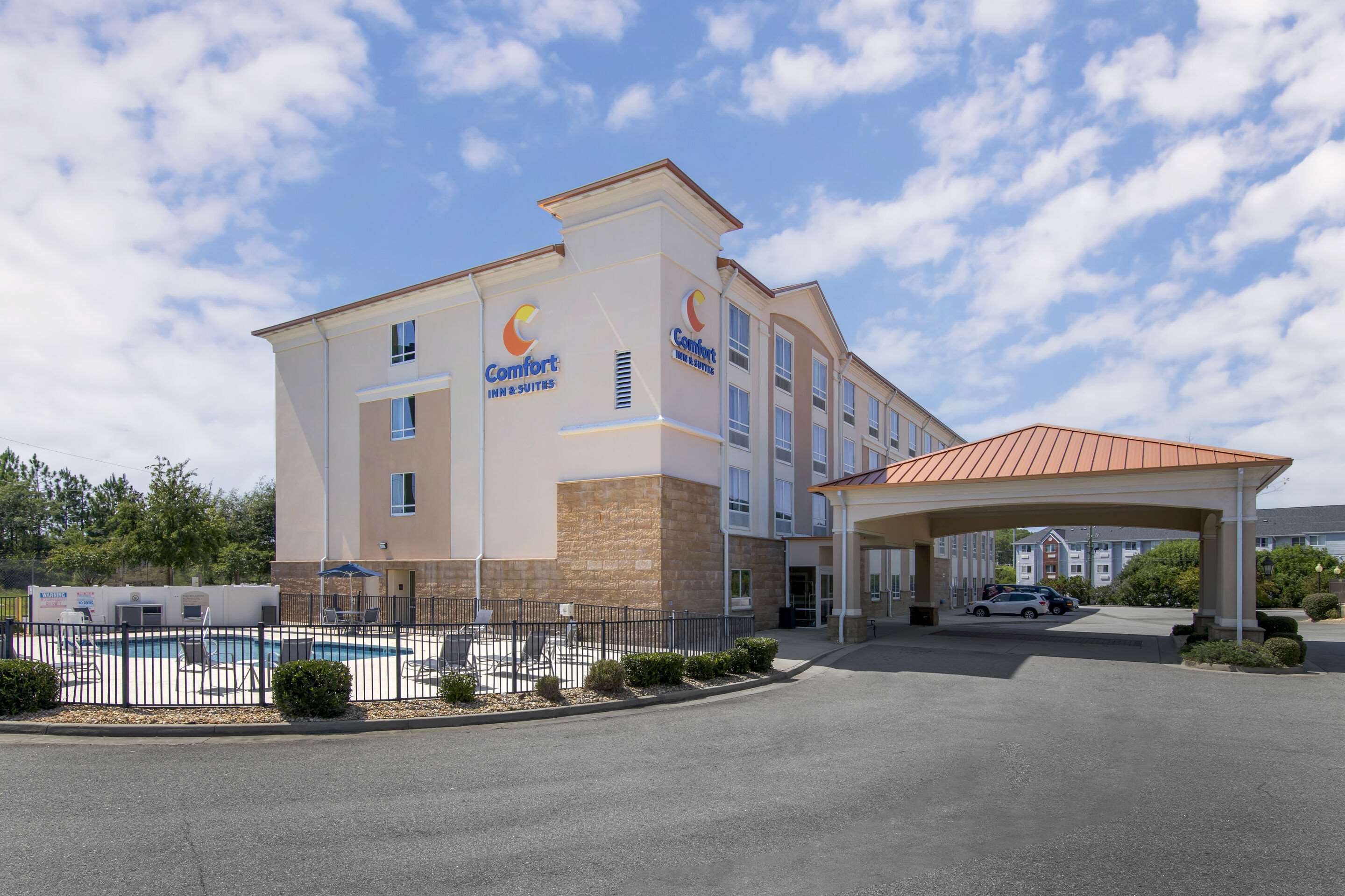 Hotel exterior | Comfort Inn & Suites