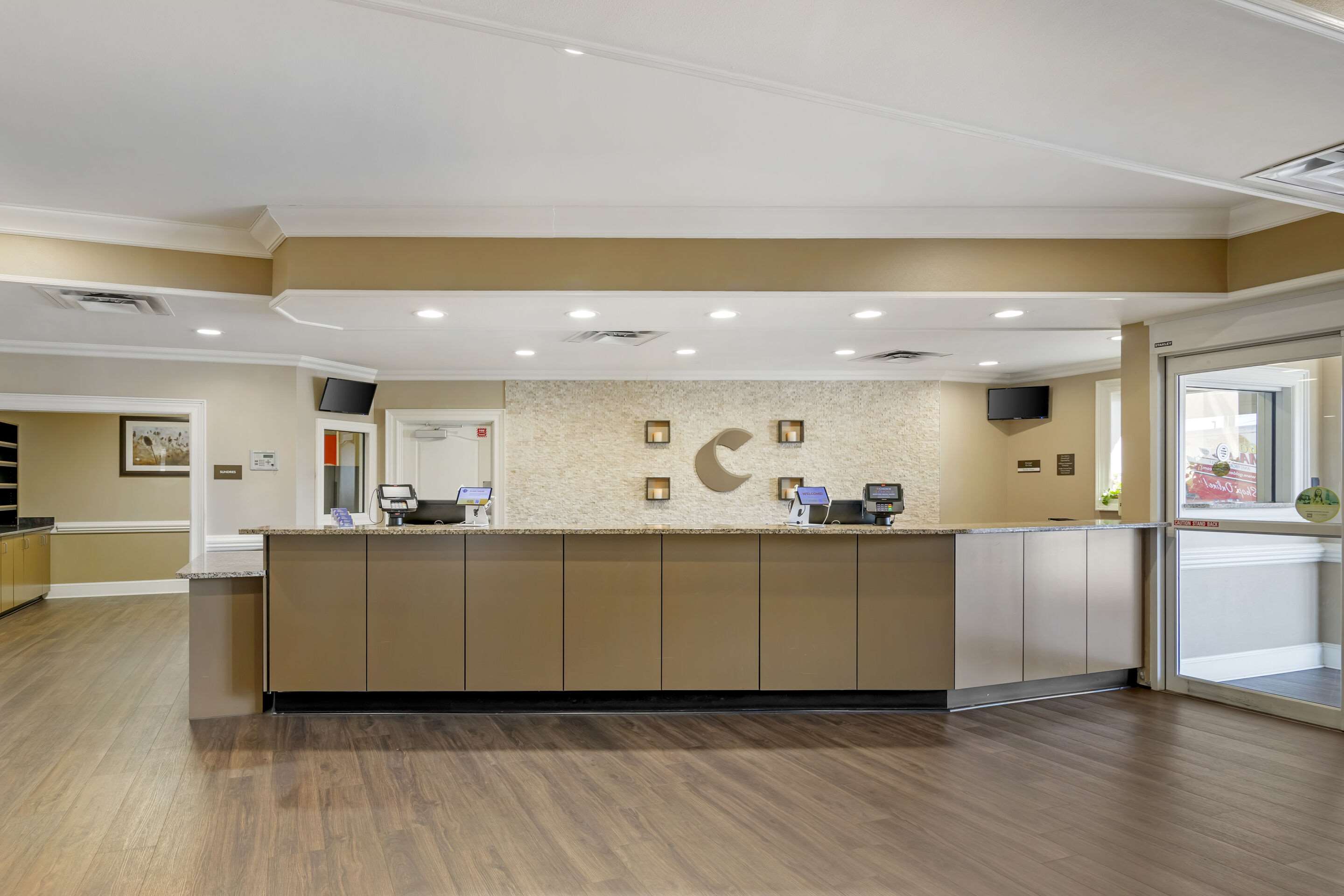 Front desk | Comfort Inn & Suites