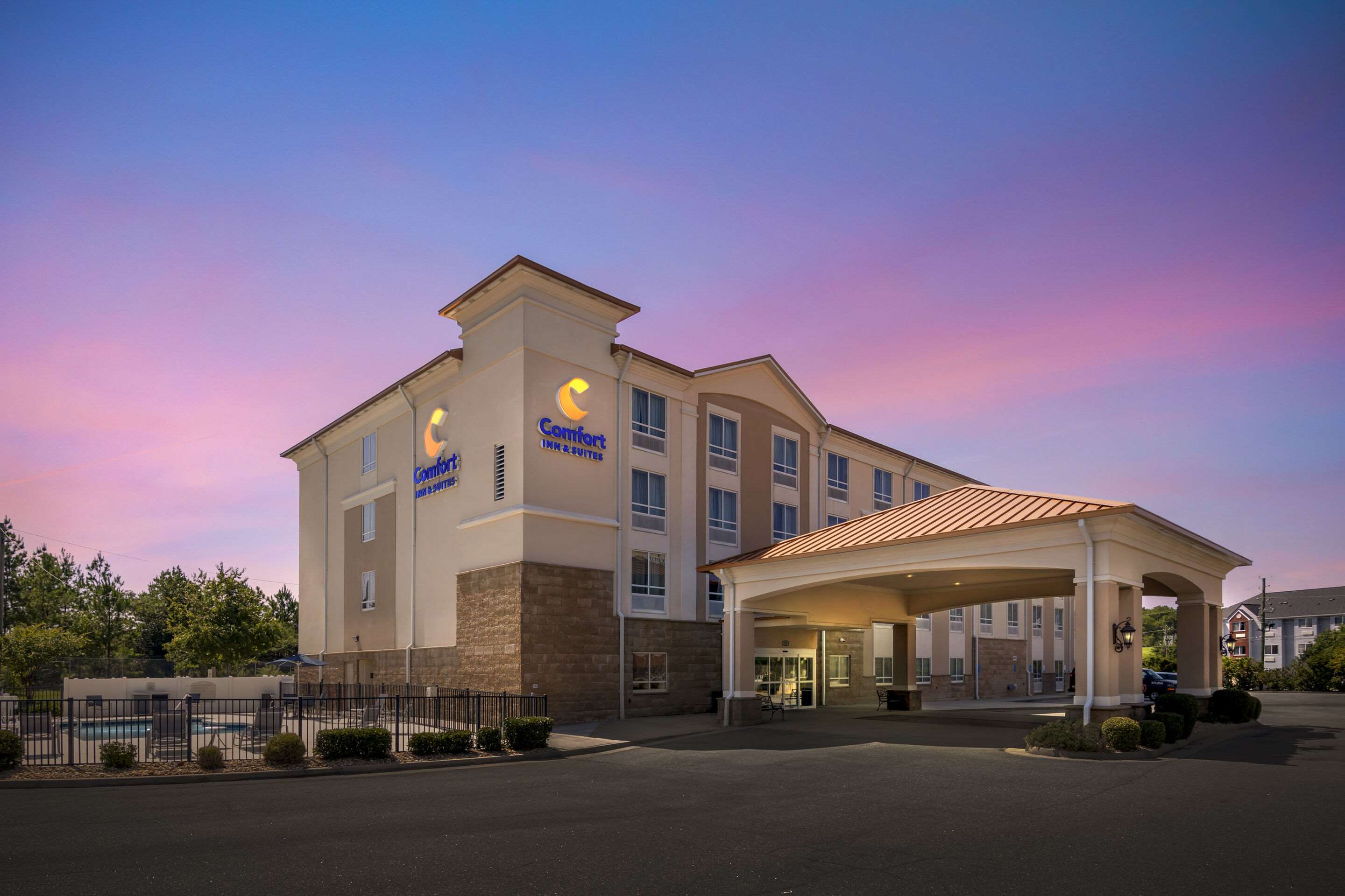 Hotel exterior | Comfort Inn & Suites
