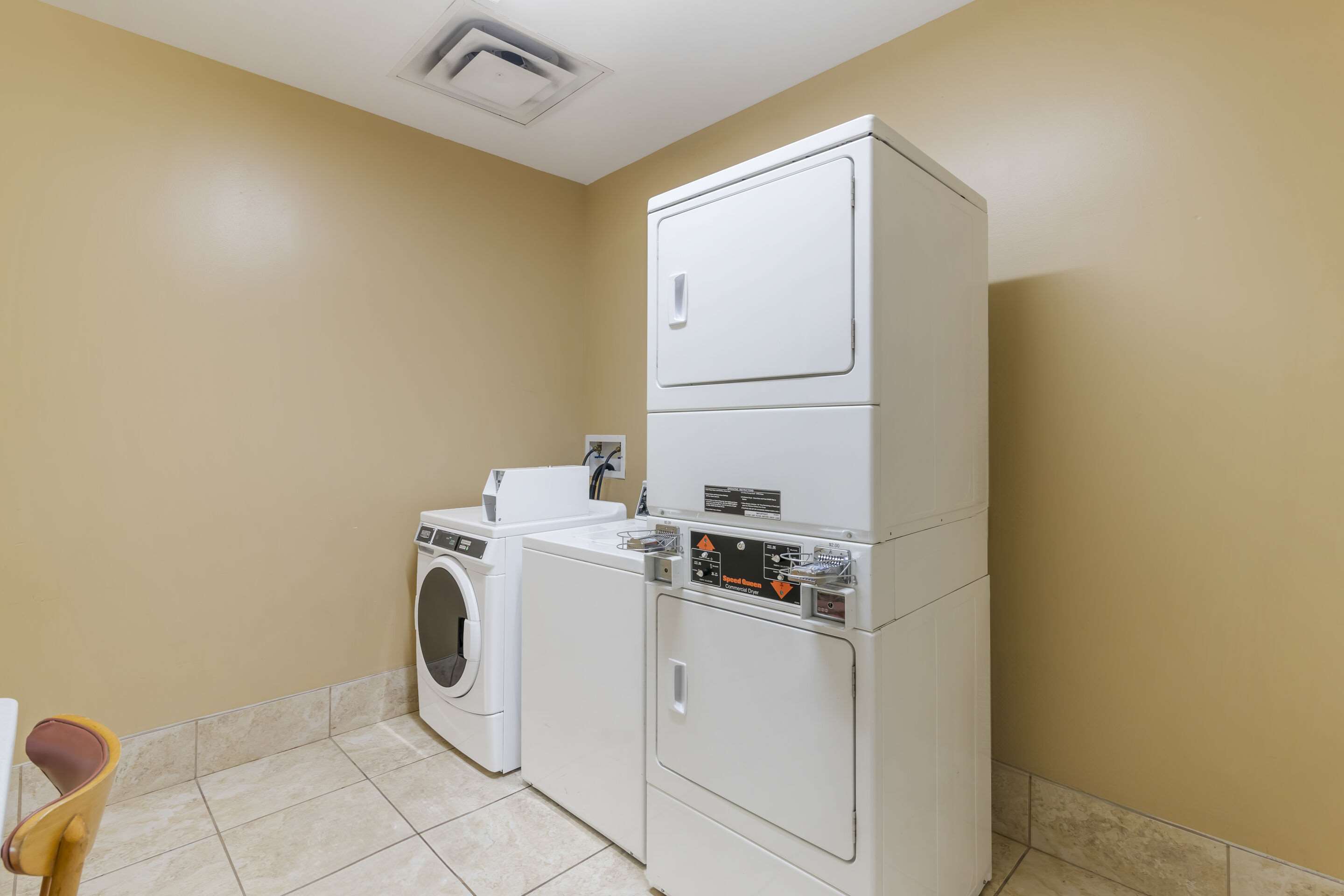 Guest laundry facilities | Comfort Inn & Suites