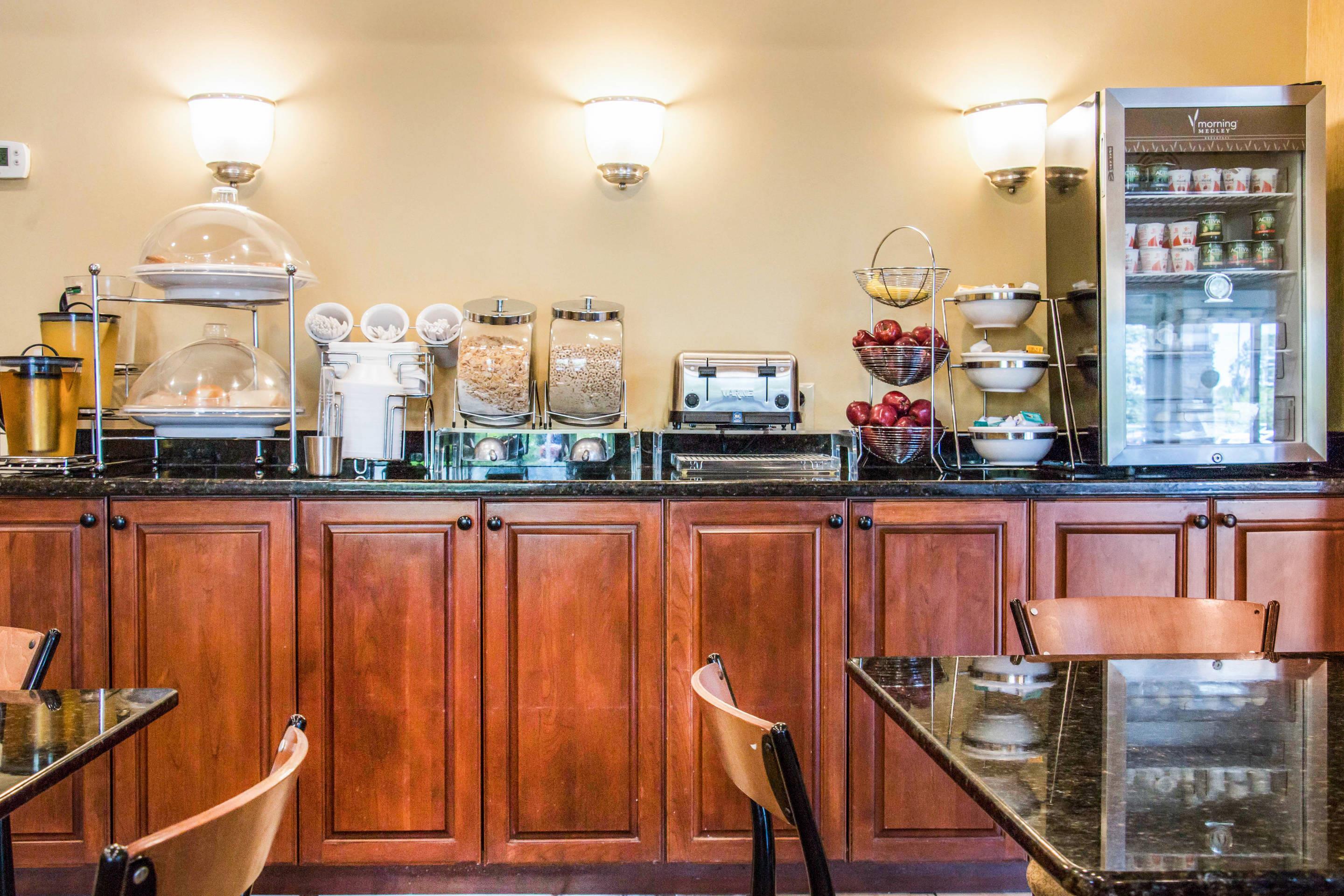 Free breakfast | Sleep Inn & Suites Pooler