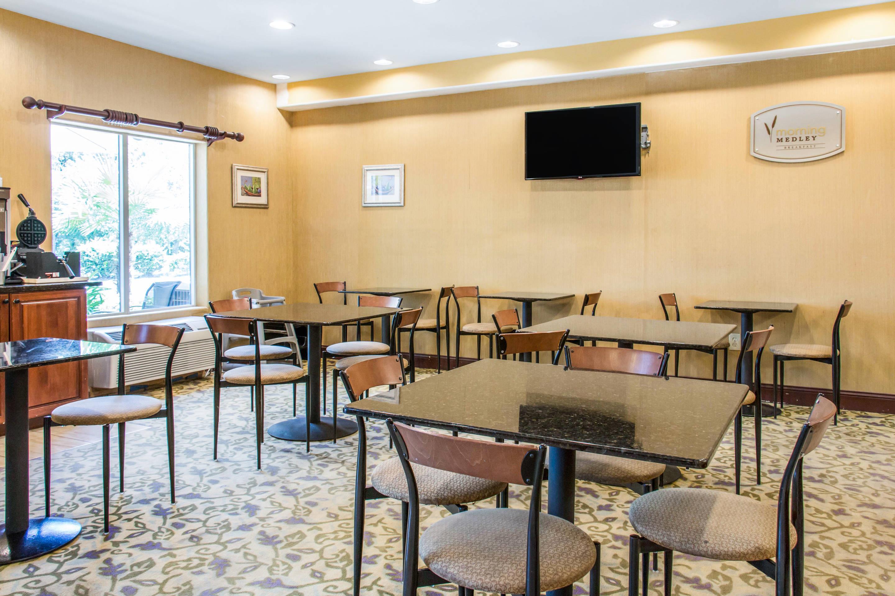 Free breakfast | Sleep Inn & Suites Pooler