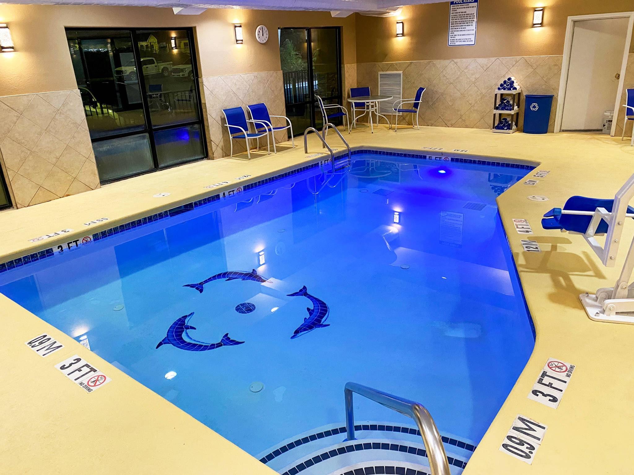 Relax by the pool | Comfort Suites Kings Bay Naval Base Area