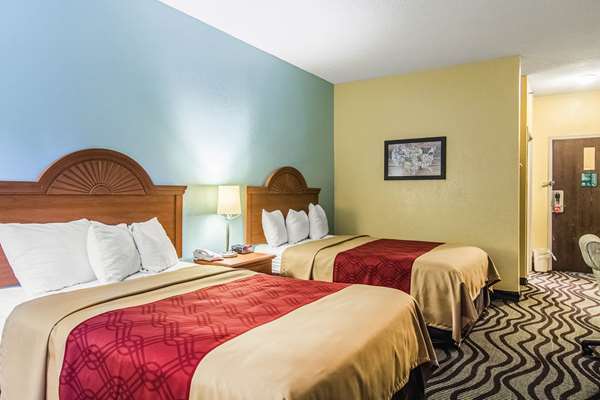  - Econo Lodge Darien - I-95, Exit 49