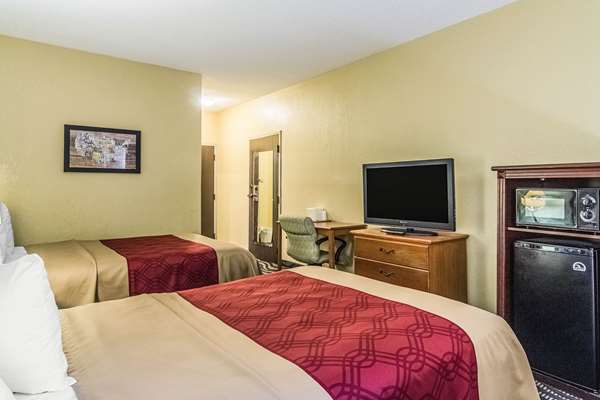  - Econo Lodge Darien - I-95, Exit 49