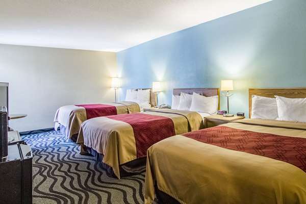  - Econo Lodge Darien - I-95, Exit 49