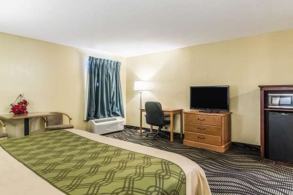 Suite - Econo Lodge Darien - I-95, Exit 49