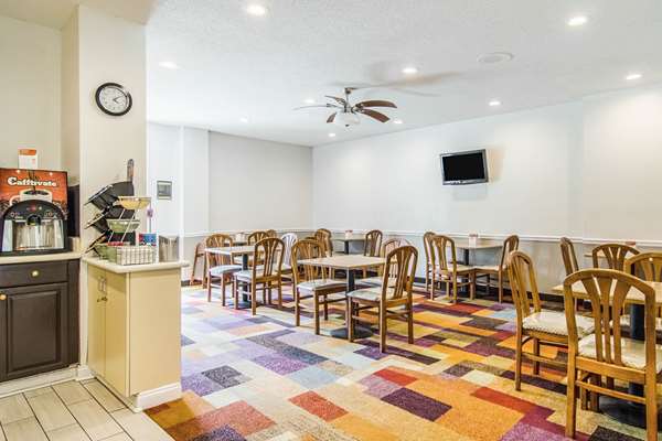 Amenities - Econo Lodge Darien - I-95, Exit 49