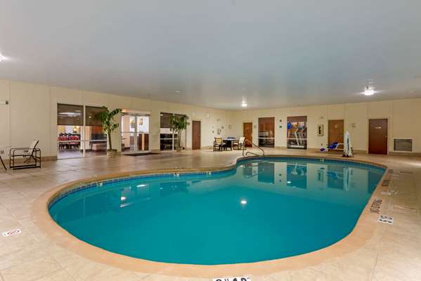 Pool - Comfort Suites Milledgeville