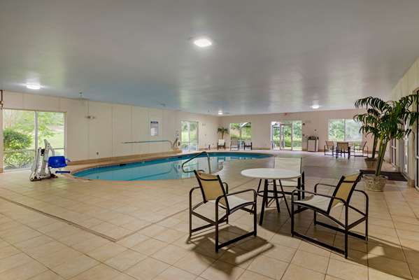 Pool - Comfort Suites Milledgeville