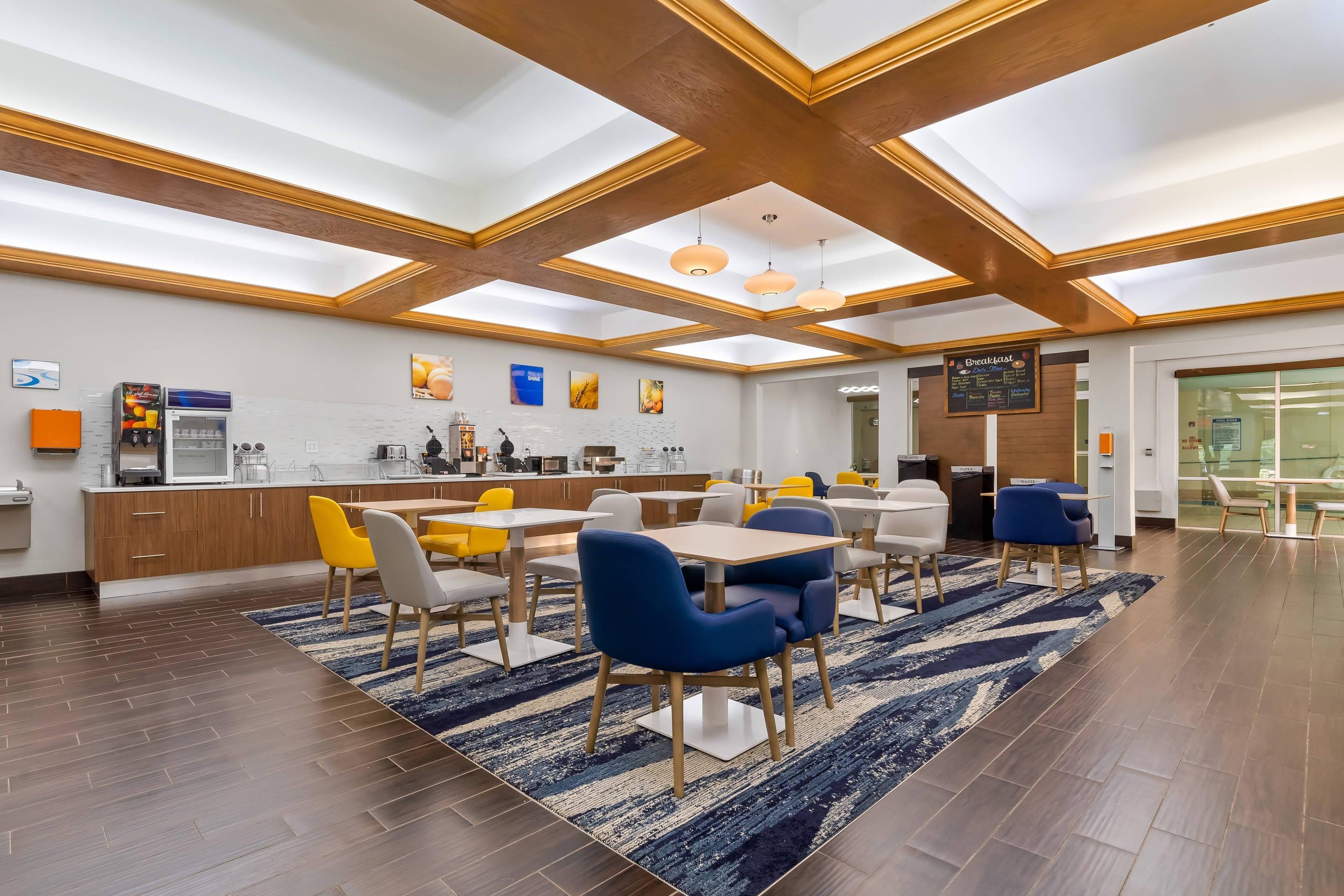 Breakfast area | Comfort Suites Milledgeville