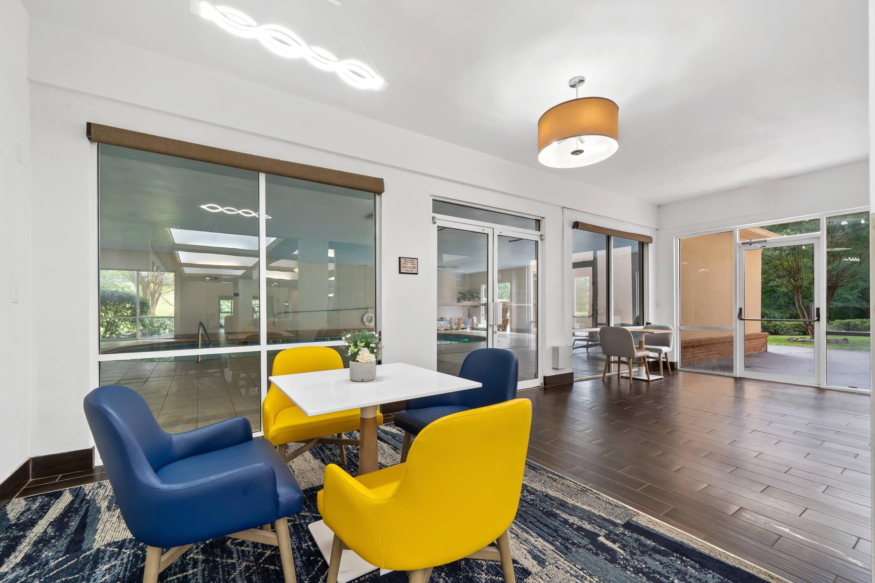 Breakfast area | Comfort Suites Milledgeville