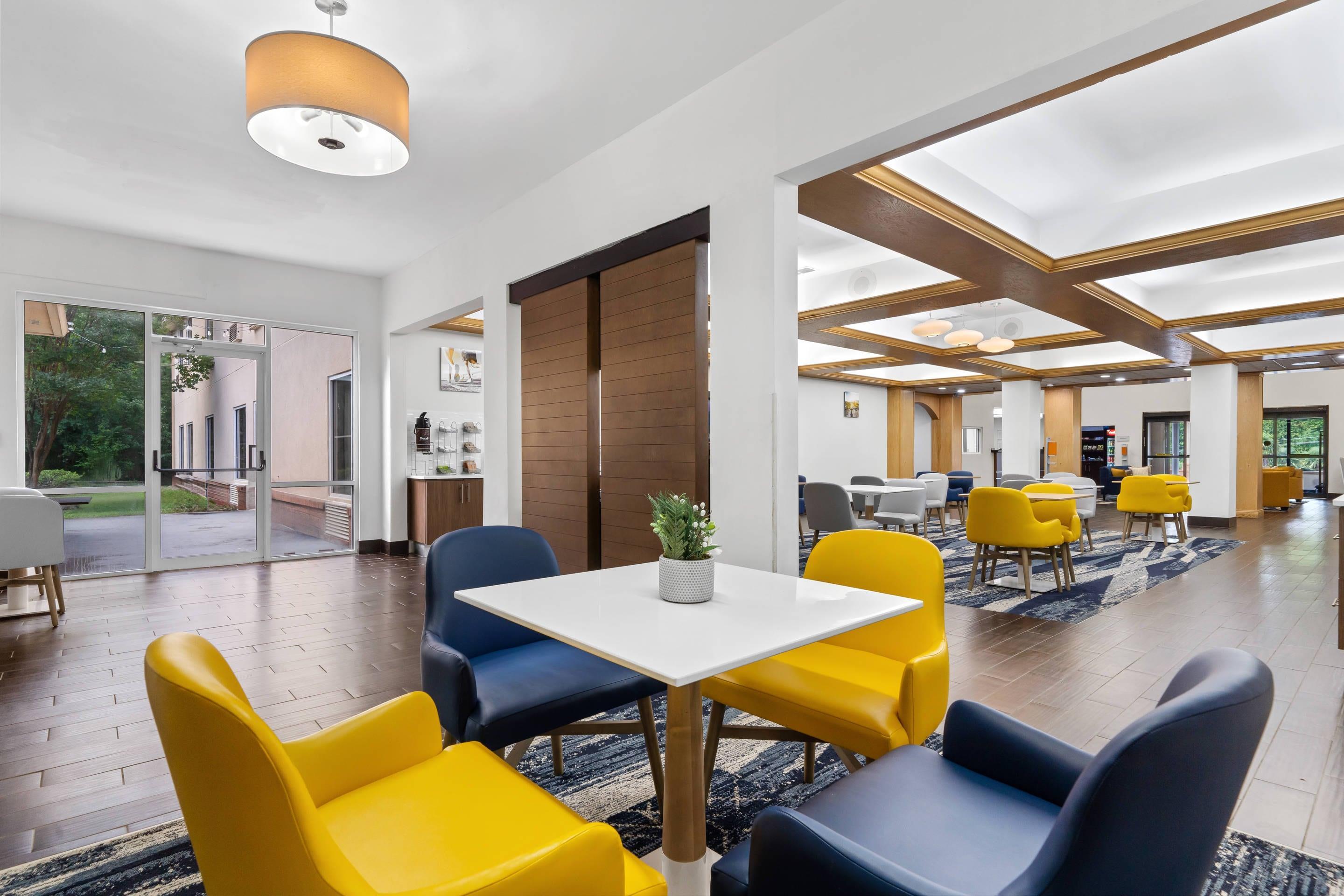 Breakfast area | Comfort Suites Milledgeville