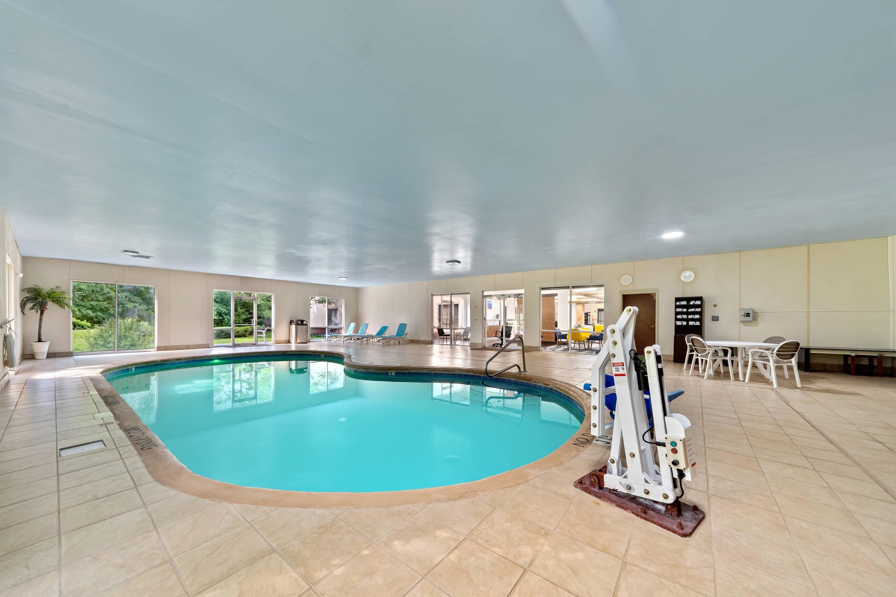 Indoor pool | Comfort Suites Milledgeville