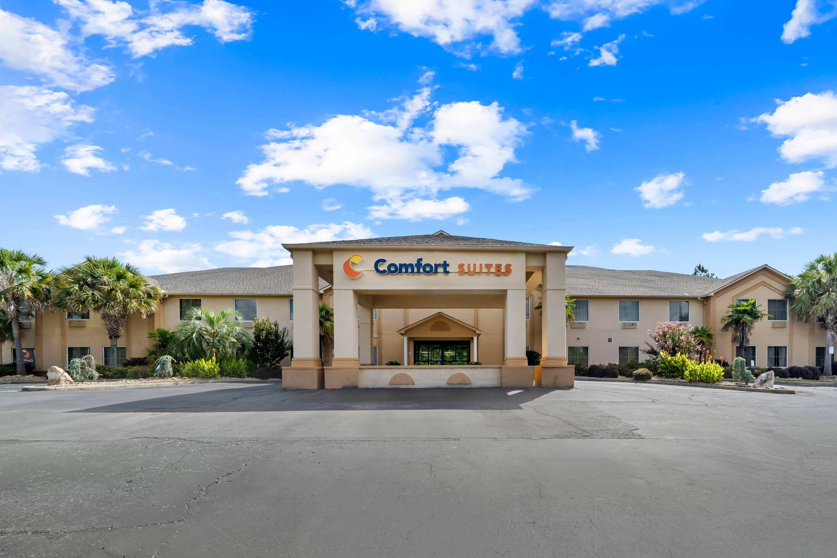 Hotel exterior | Comfort Suites Milledgeville