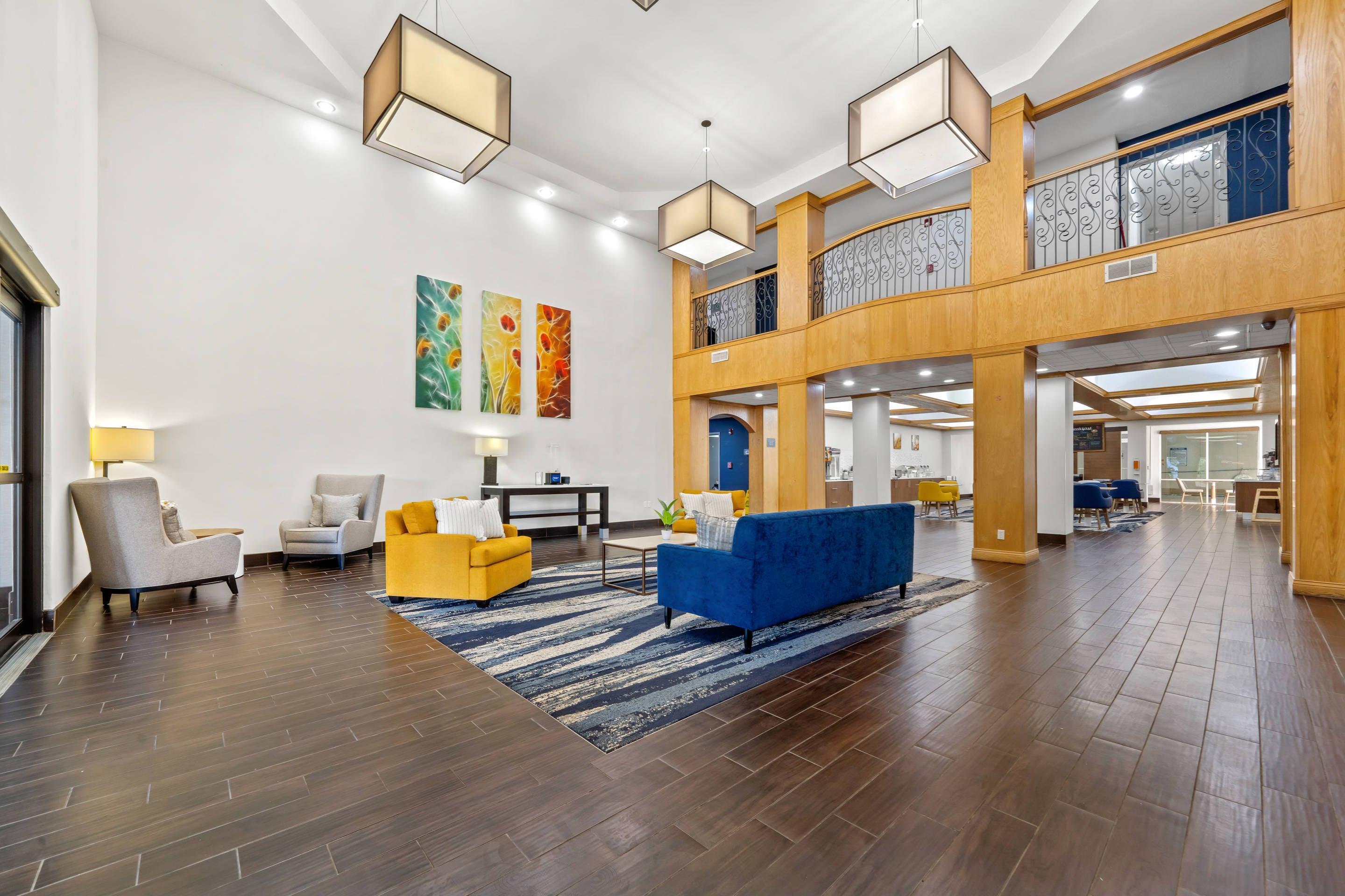 Hotel lobby | Comfort Suites Milledgeville