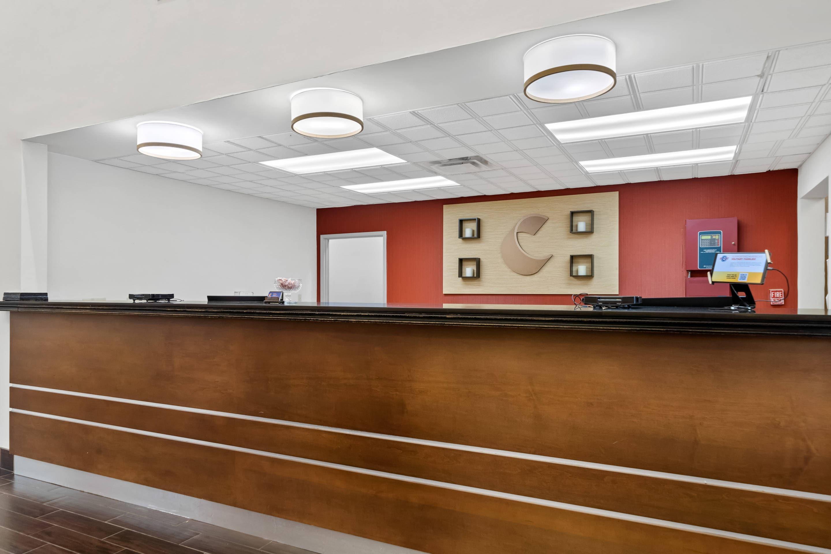 Front desk | Comfort Suites Milledgeville