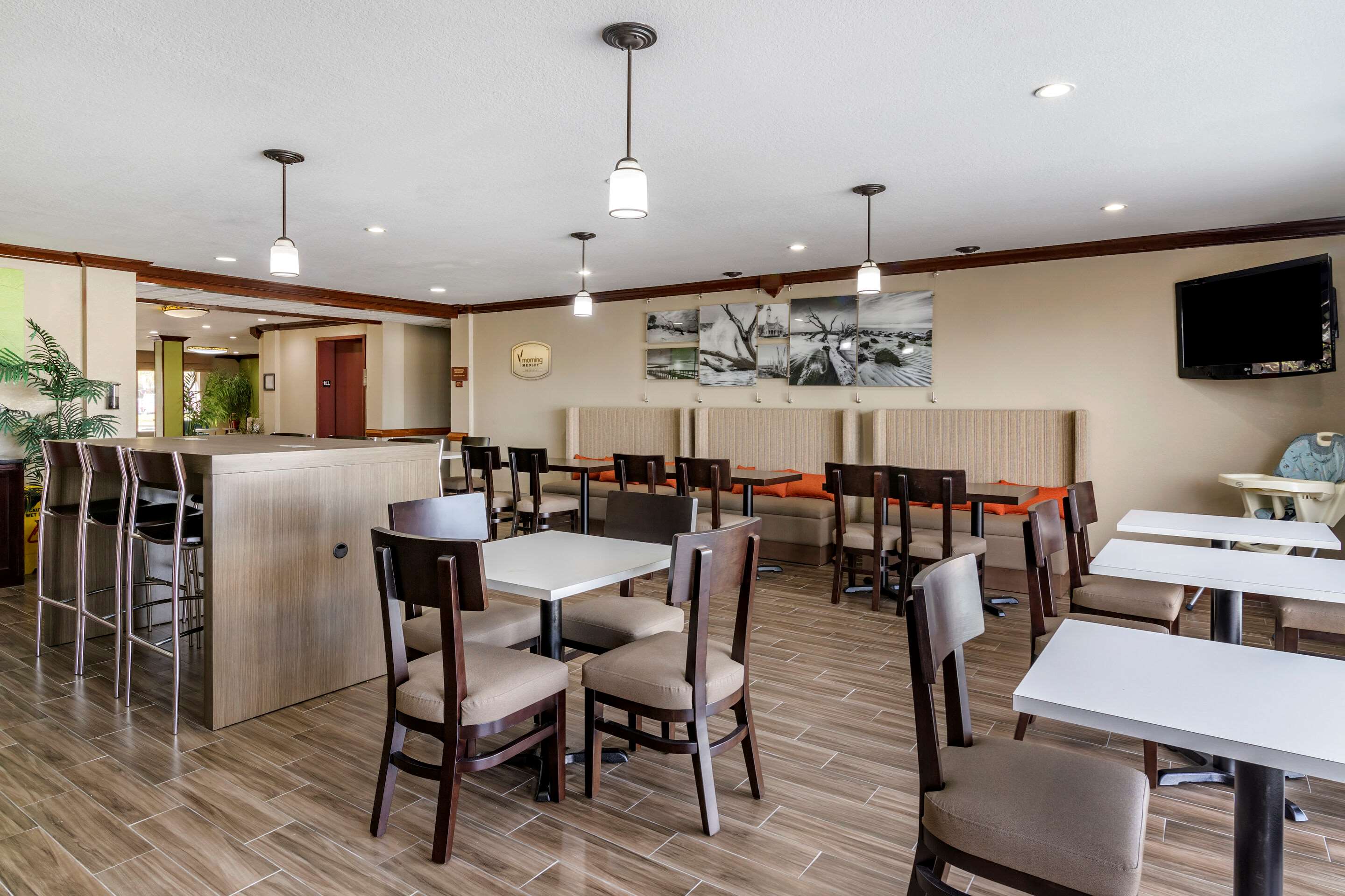 Breakfast area | Sleep Inn And Suites Brunswick