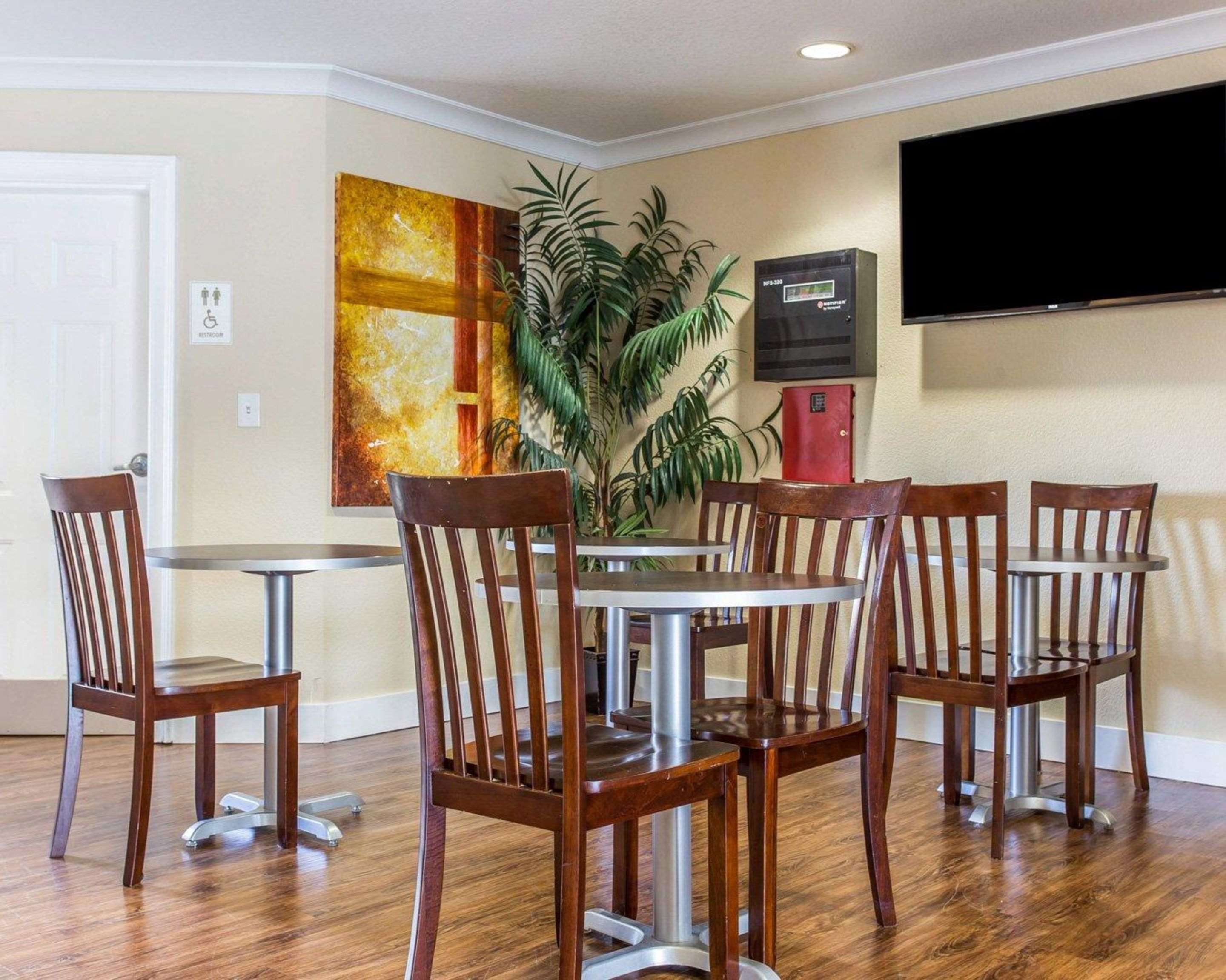 Lobby with sitting area | Suburban Studios