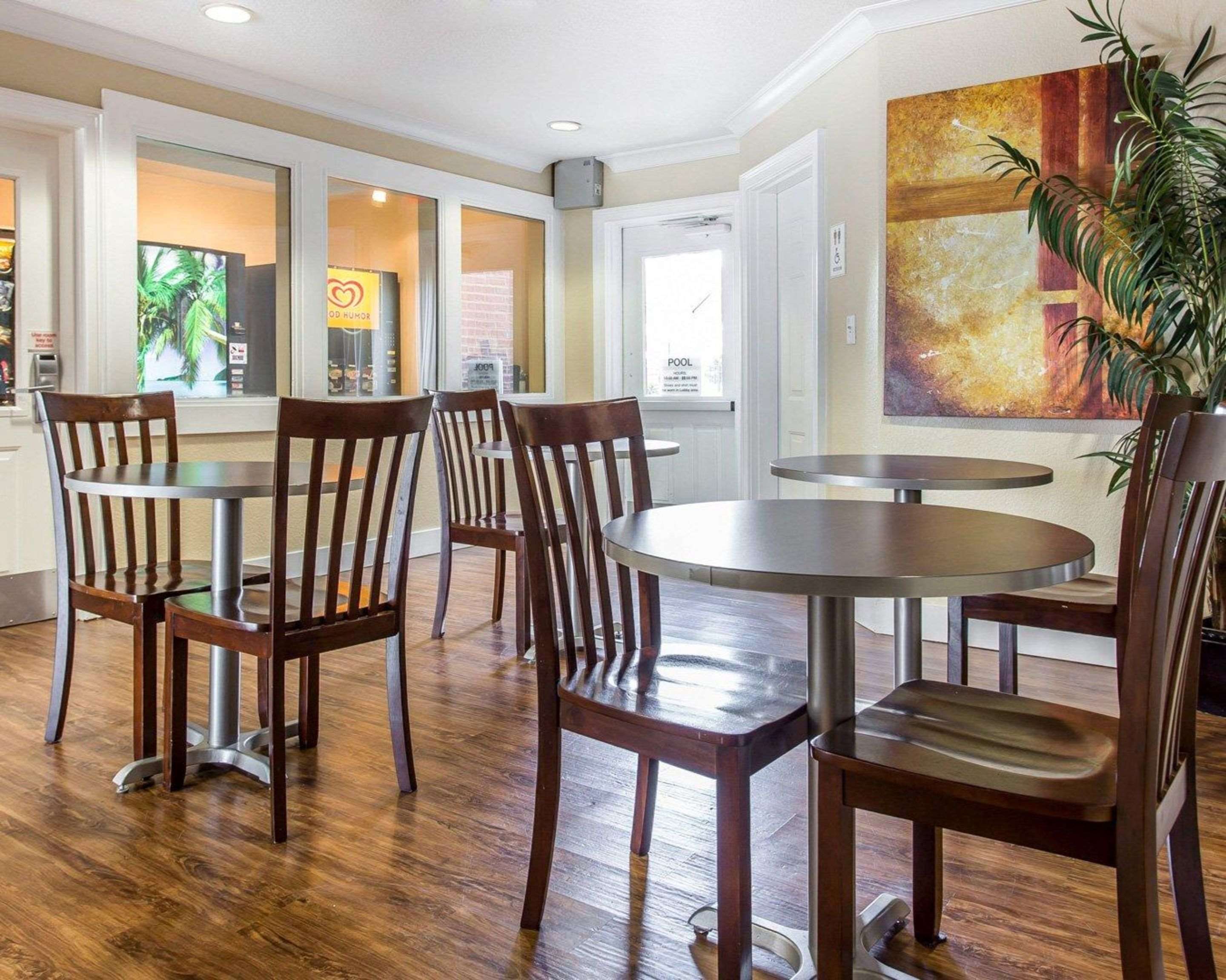 Lobby with sitting area | Suburban Studios