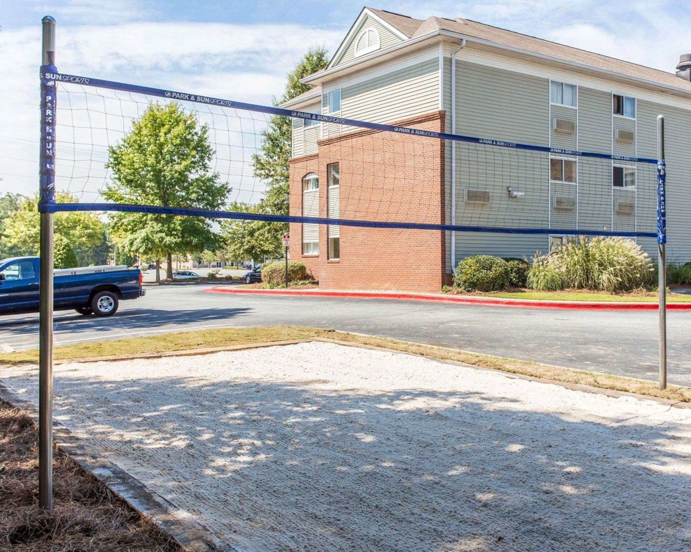 Enjoy the hotel's recreation area | Suburban Studios
