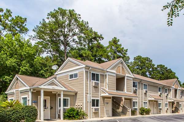 Exterior view - Suburban Studios Abercorn Savannah