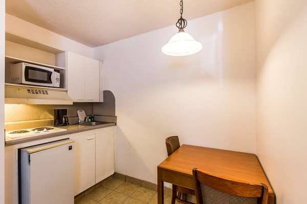  - Suburban Studios Abercorn Savannah