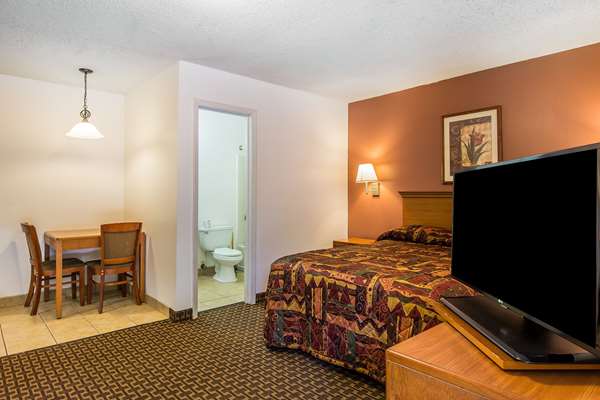  - Suburban Studios Abercorn Savannah