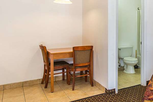  - Suburban Studios Abercorn Savannah