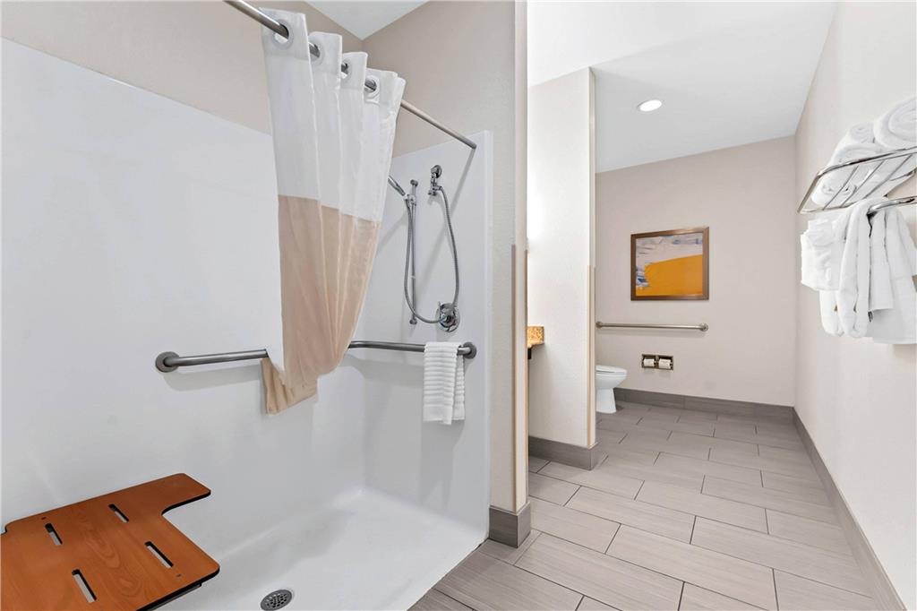 COMFORT SUITES AUGUSTA RIVERWATCH-guestroom-Guest Room,Bathroom,On-Site.jpg