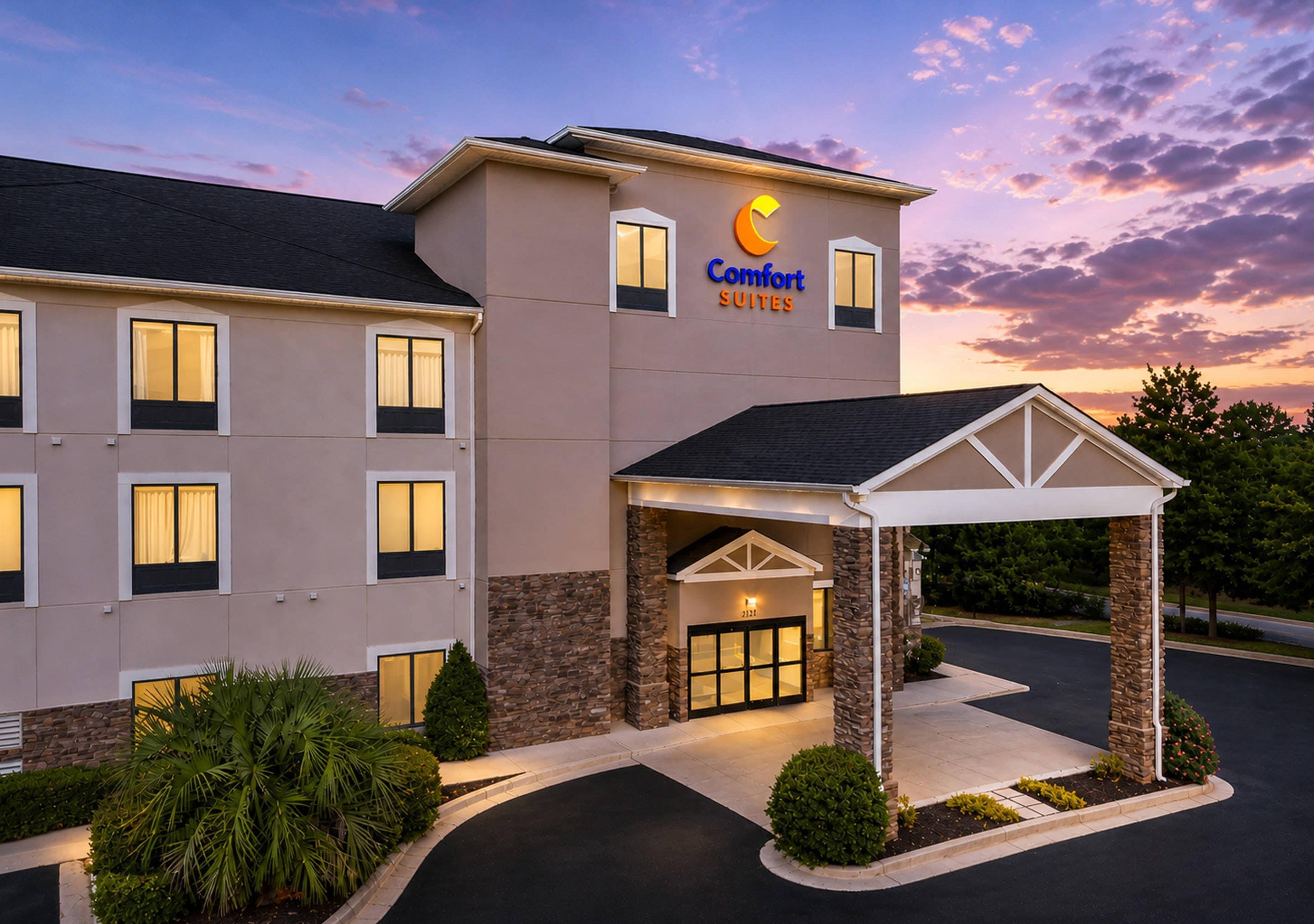 Hotel at night | Comfort Suites Augusta Riverwatch