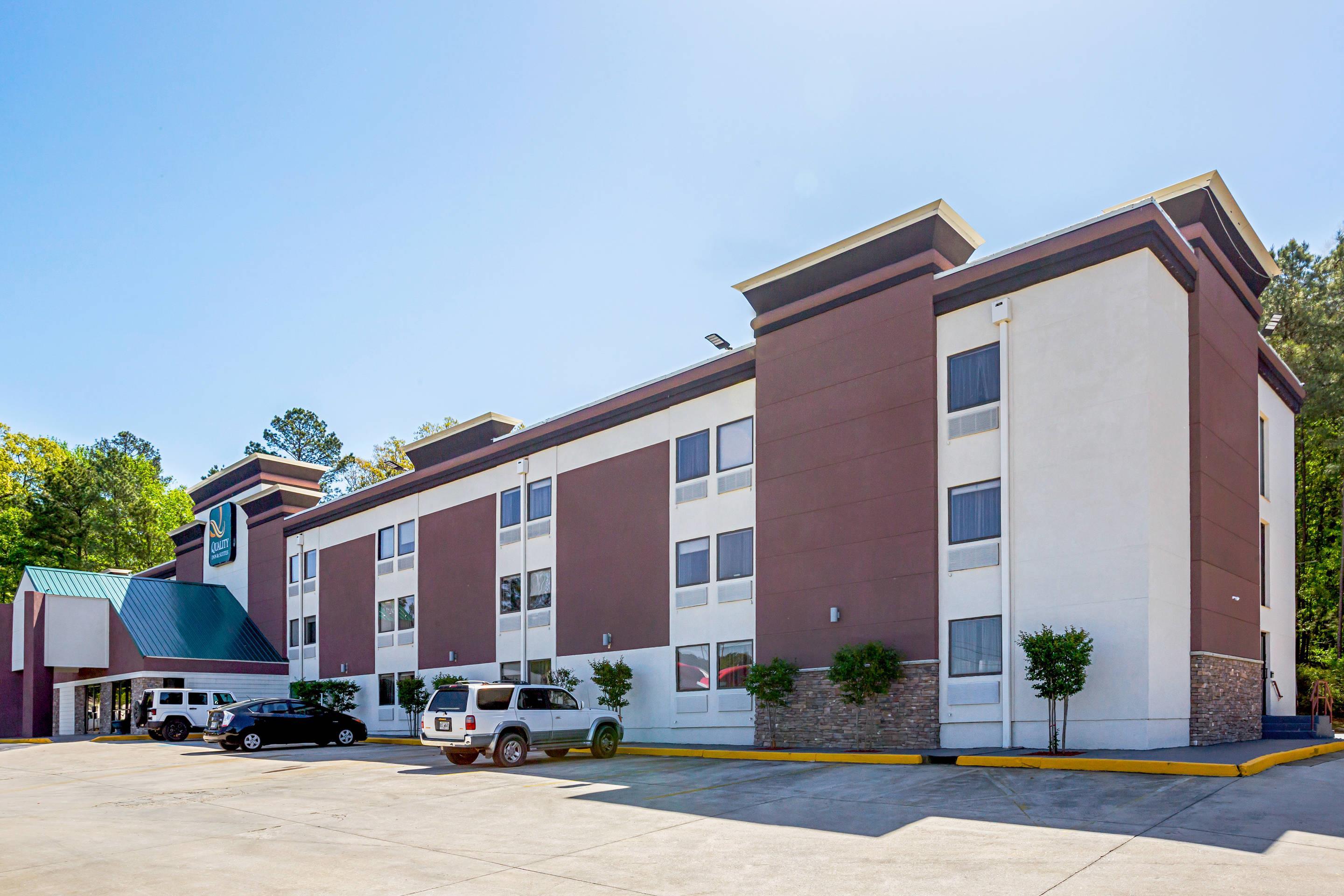 Hotel exterior | Quality Inn & Suites near Six Flags East