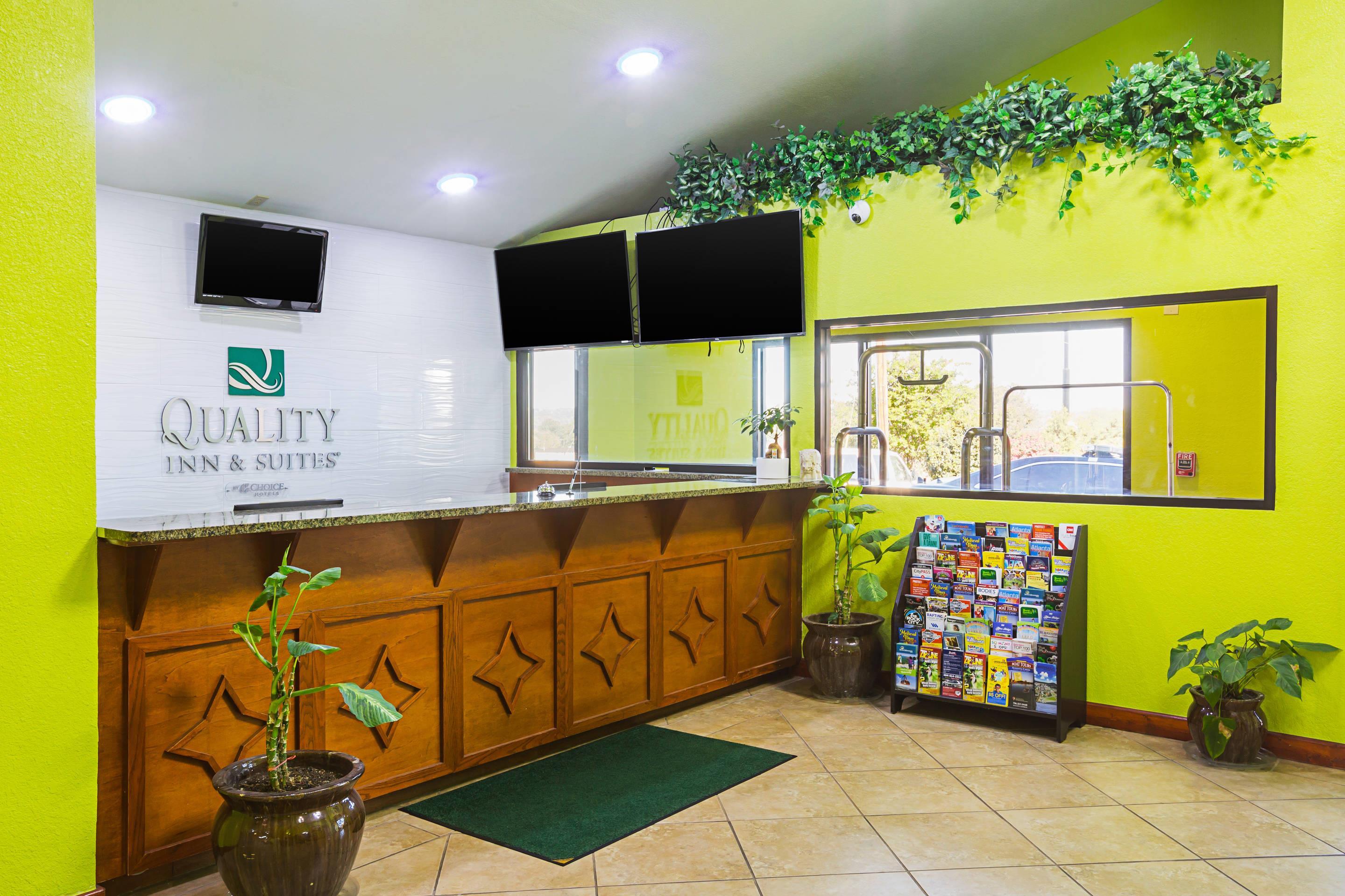 Front desk | Quality Inn & Suites near Six Flags East