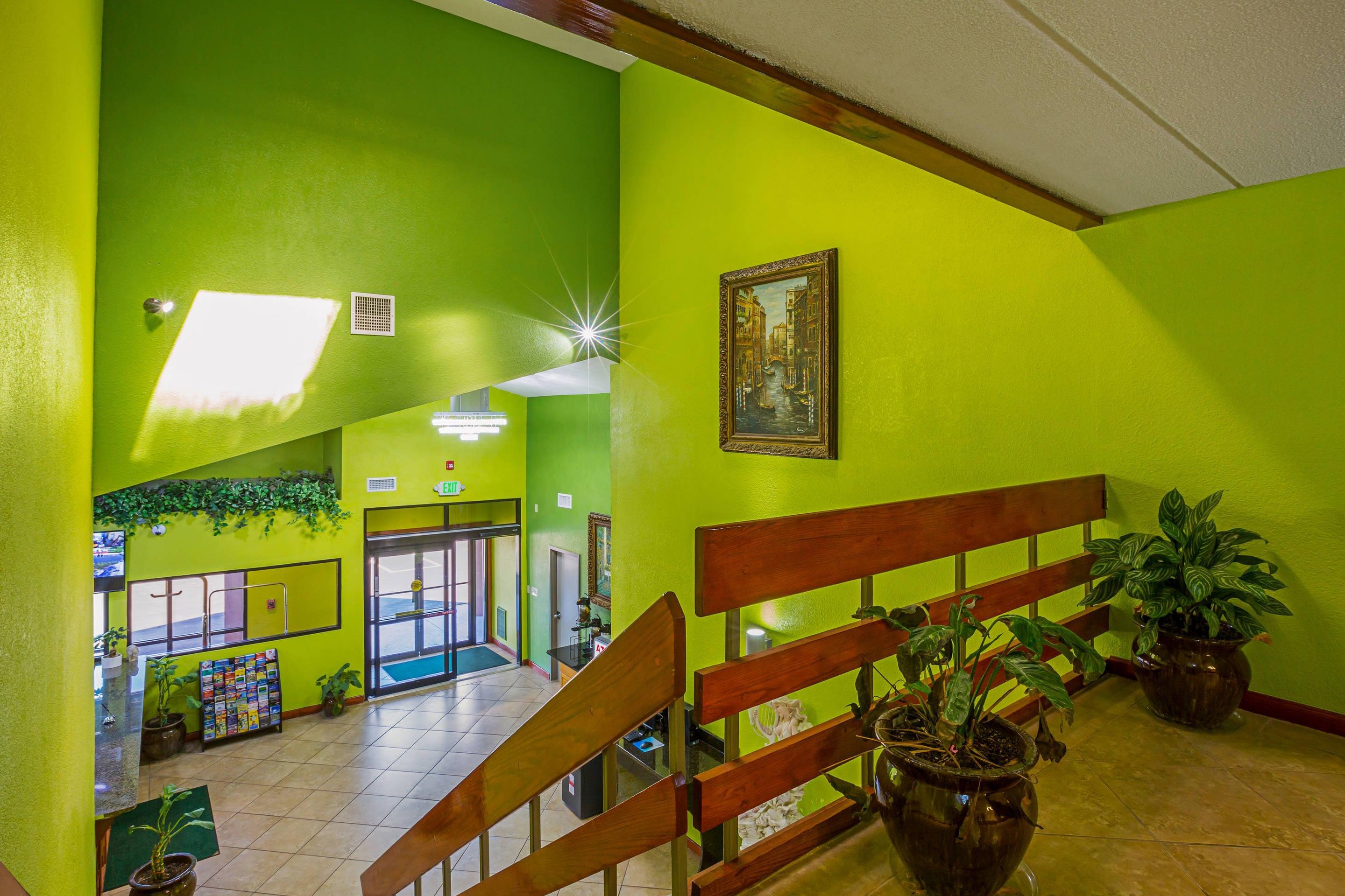 Hotel lobby | Quality Inn & Suites near Six Flags East